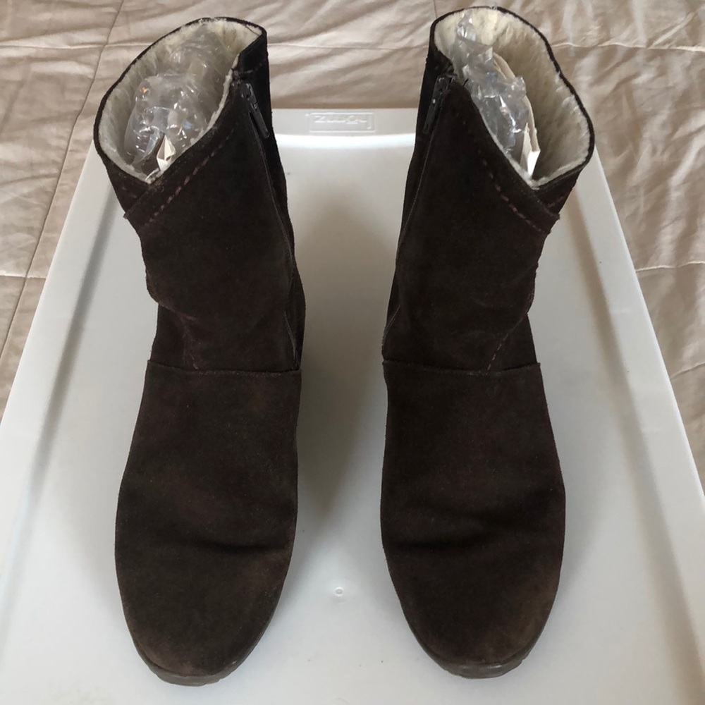 Brown leather shearling lined Winter boots